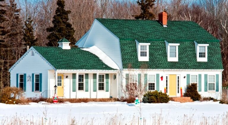 What Color To Paint a House With a Green Roof?