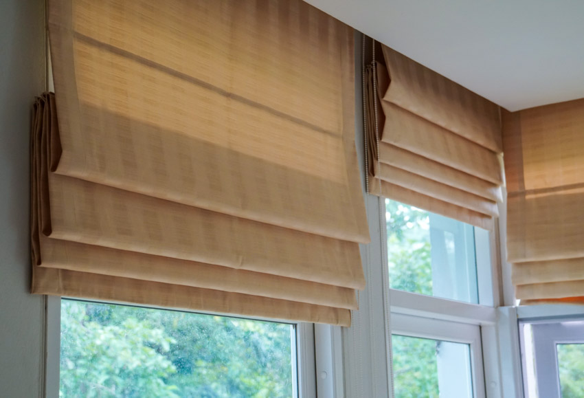 Roman shades window treatment for dining rooms