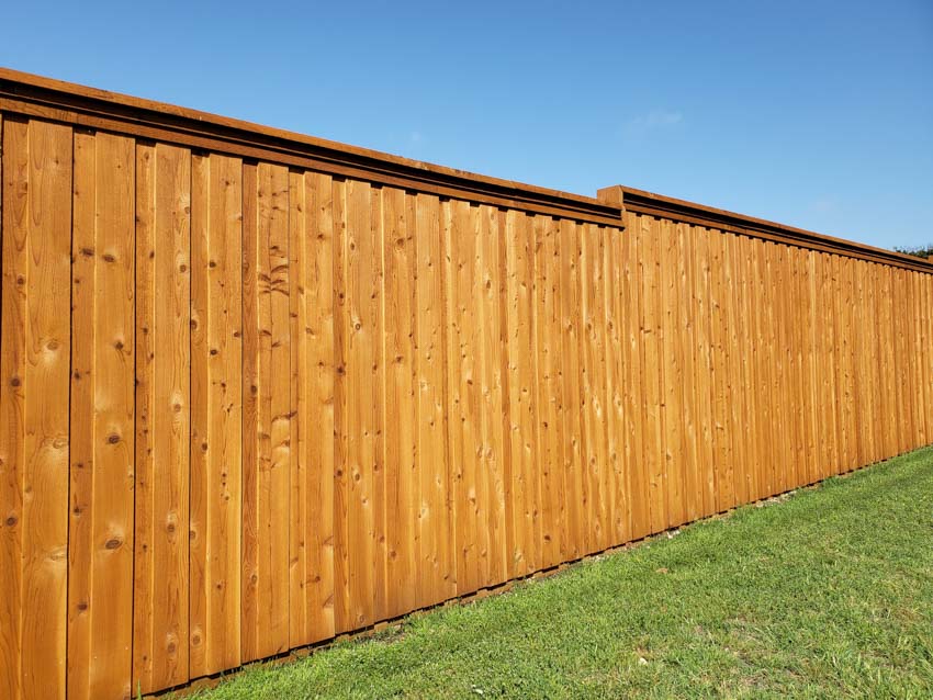 Fence with top caps