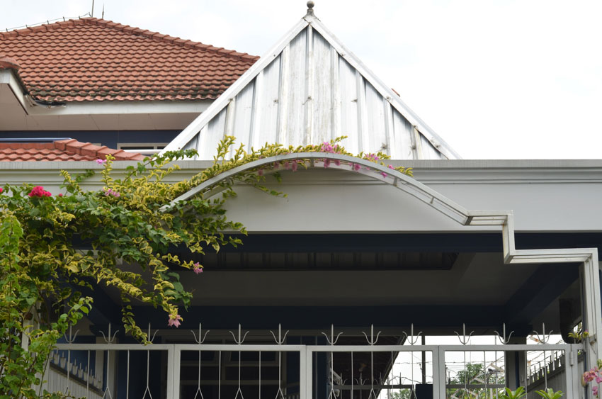 Dutch gable style roof for carports