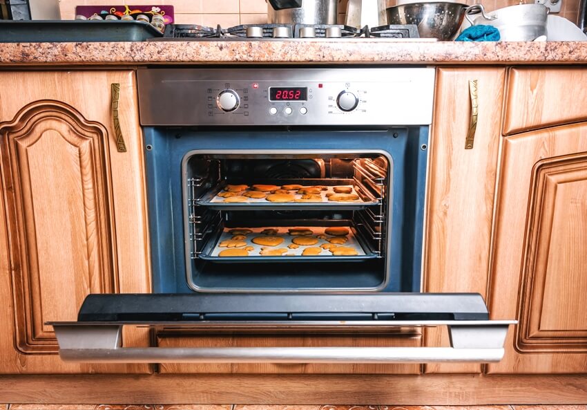 Gingerbread cookies baked in gas oven