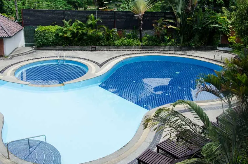Irregular shaped pool with liner