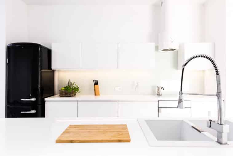 Pros And Cons Of Touchless Kitchen Faucets 