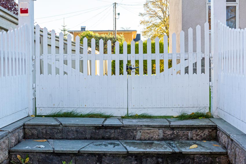 Double gate type fence with flagstone steps