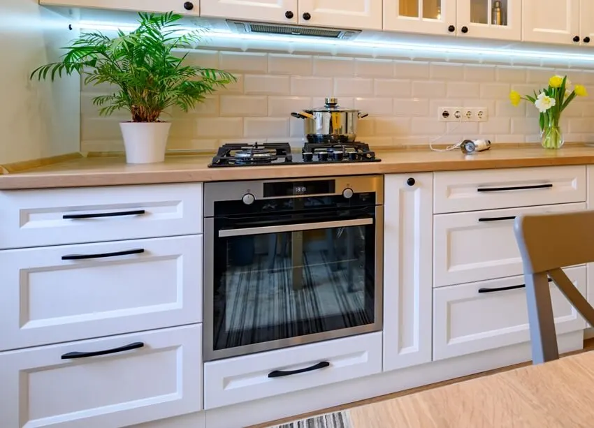 Cozy kitchen with subway backsplash