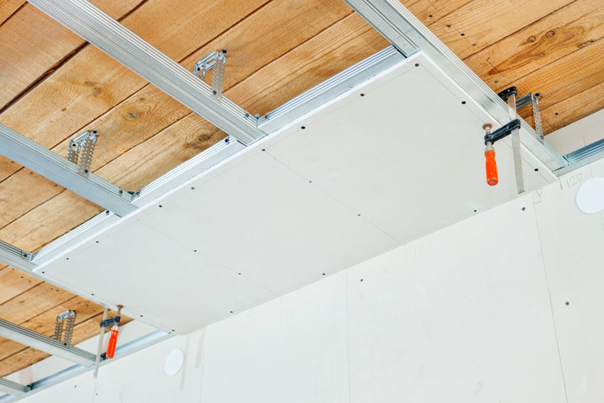 Gypsum board installed on suspended ceiling 