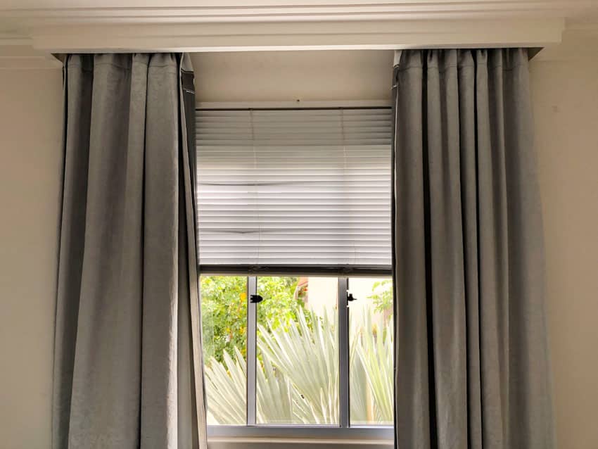 Concealed type curtain rail