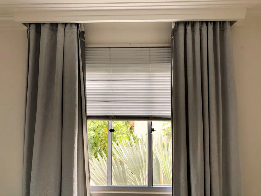 Concealed type curtain rail 