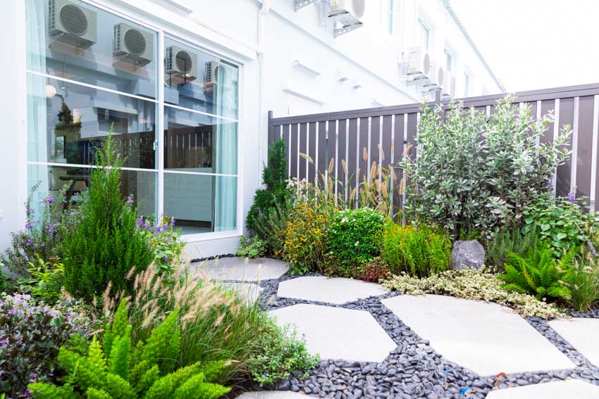 Path with large stones and gray small stones