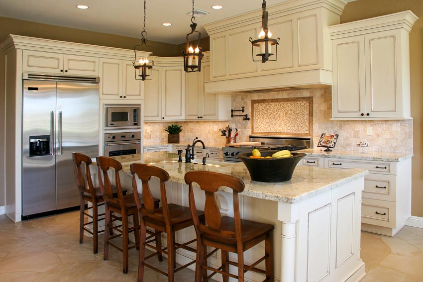 Kitchen with limestone backsplash and peninsula