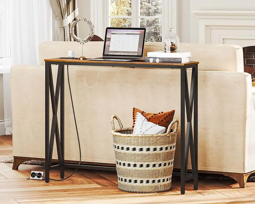 Table with an industrial look, wicker basket and flooring with herringbone pattern