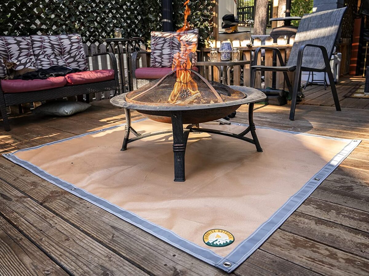 Protects Patios Square Protective Pad with Fire Proof Pocket 60x60cm Fire Pit Mat Aluminum Foil and Fiberglass Padding Floors and Tiles-Reflects Radiant Heat-High Temperature Tolerance Grass 