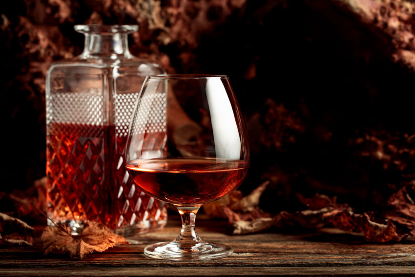 Cognac decanter with glass for home bars