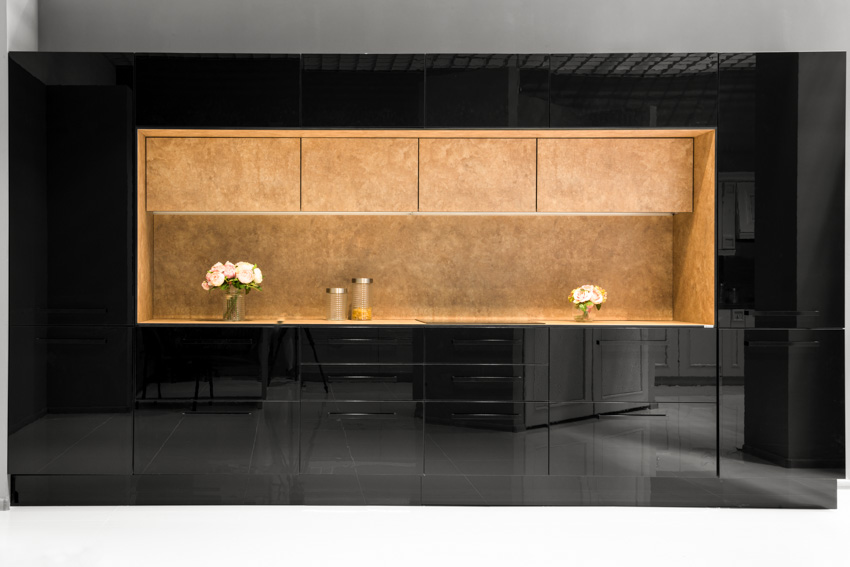 Kitchen with honey onyx backsplash, and glossy black cabinets