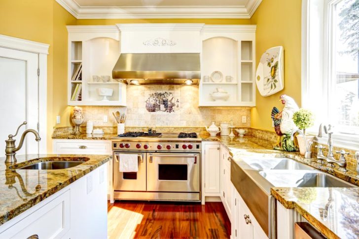 15 Uplifting Yellow Kitchen Walls (Paint Color Ideas)
