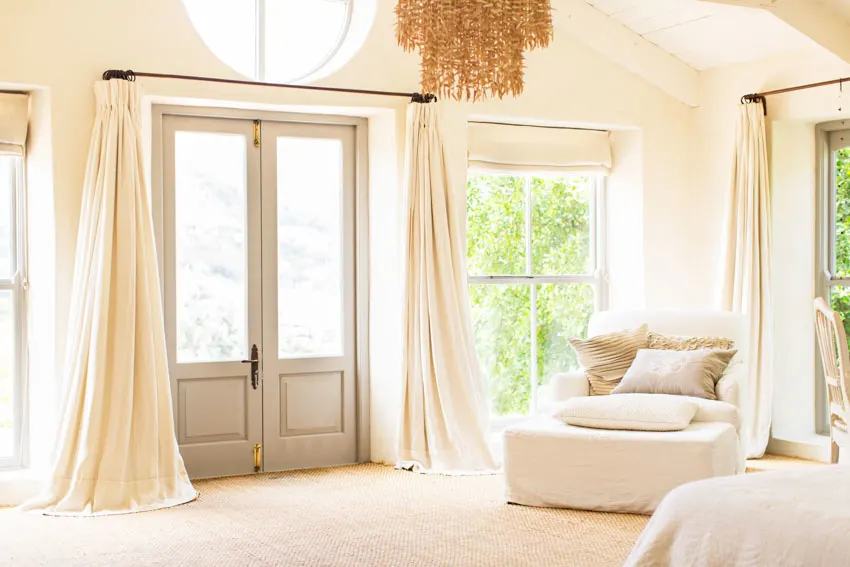Curtain for doors made of white linen