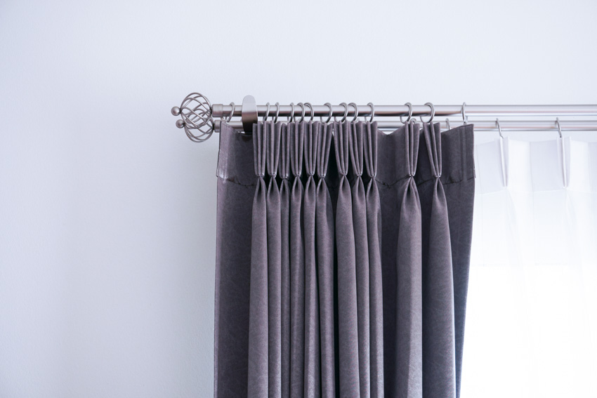 Metal curtain rod with curtain for home interiors