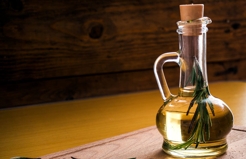 Olive oil decanter for home use