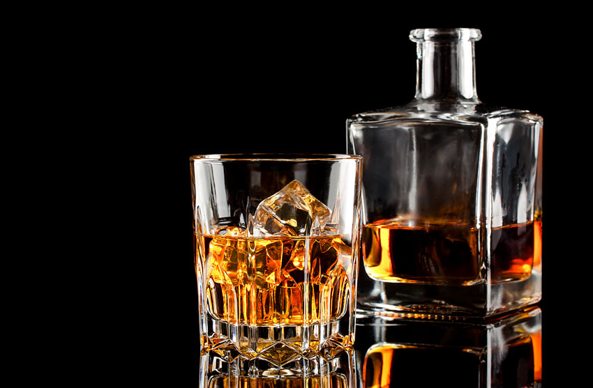 Standard decanter and glass for liquor
