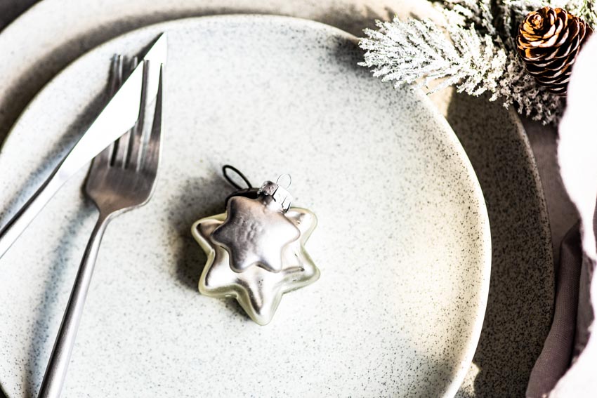 Traditional plate with Christmas elements