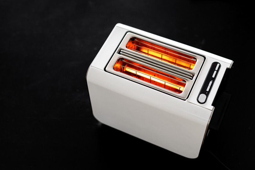 White toaster for residential kitchens