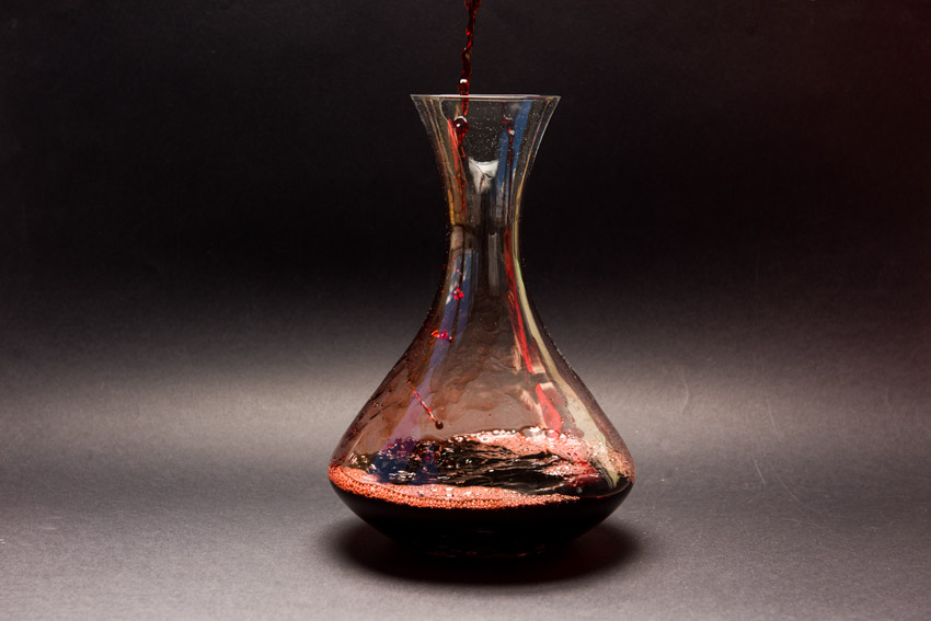 Young wine decanter made of glass