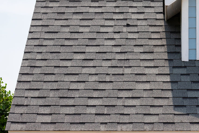 Roof with architechtural shingle