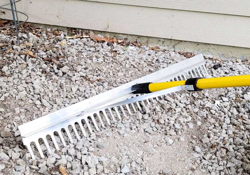 Gravel rake for outdoor use