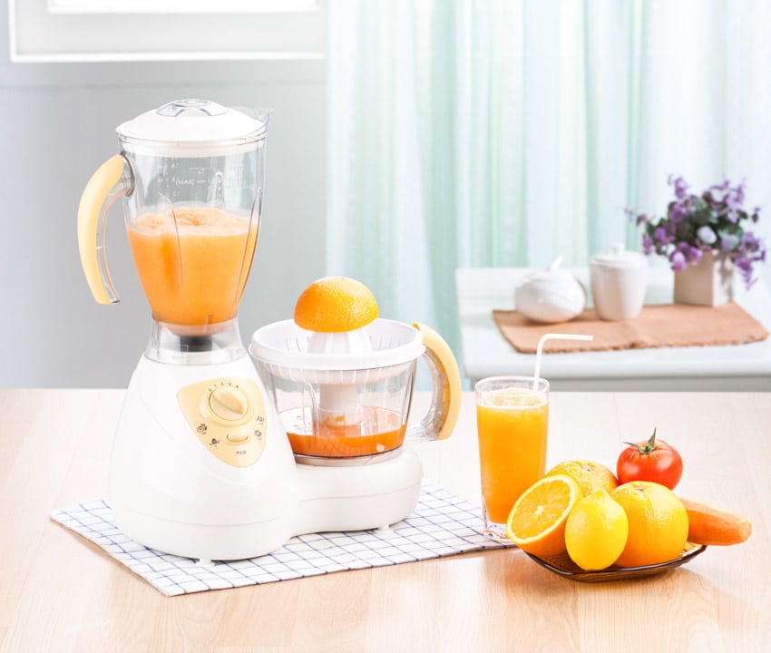 Orange juicer with blender