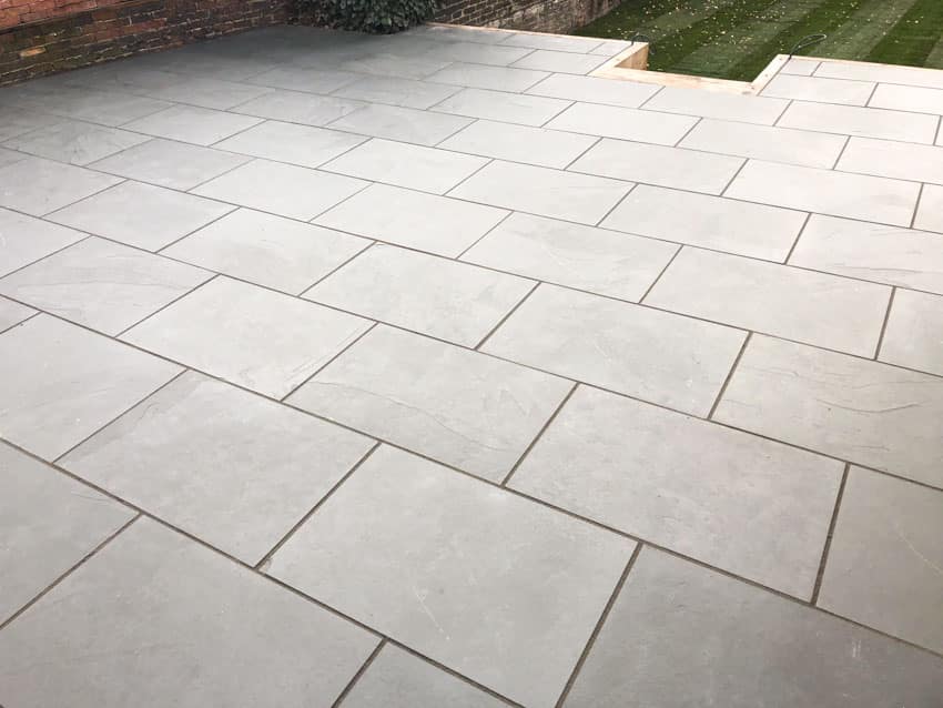 Outdoor patio area with slate pavers