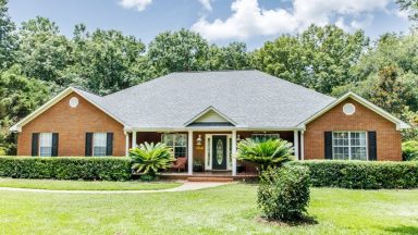 43 Shutter Colors For a Brick House (Paint Ideas)