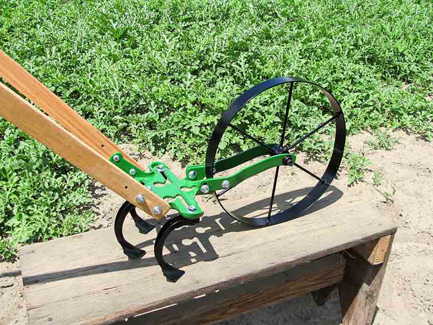 Wheel hoe for gardens and outdoor areas