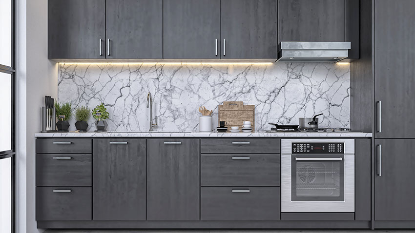 Modern kitchen with black kitchen cabinets with quartzite backsplash