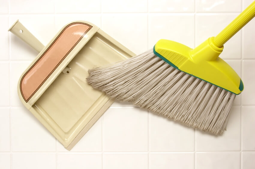 Angle broom with dustpan