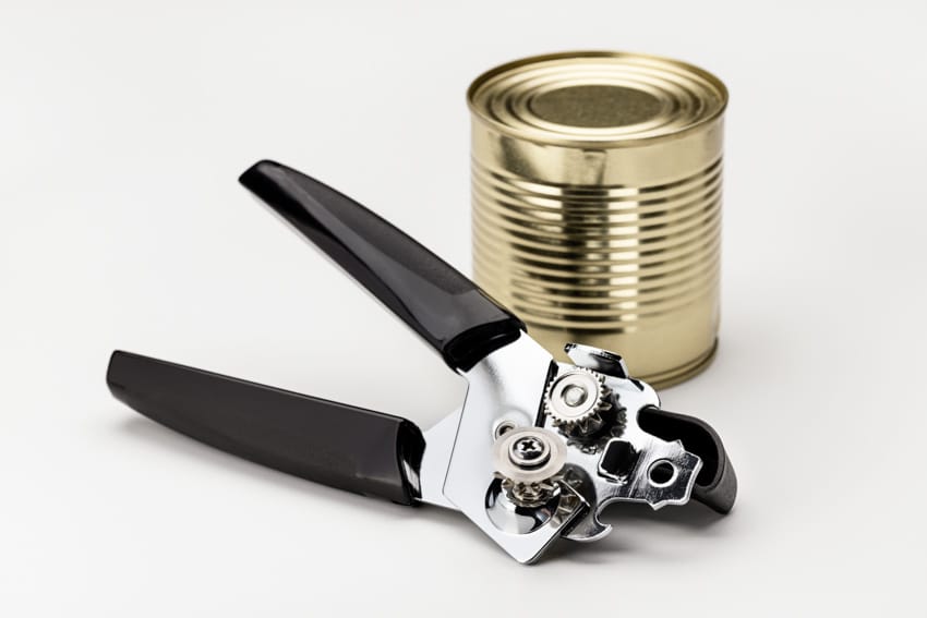 Butterfly can opener for kitchens