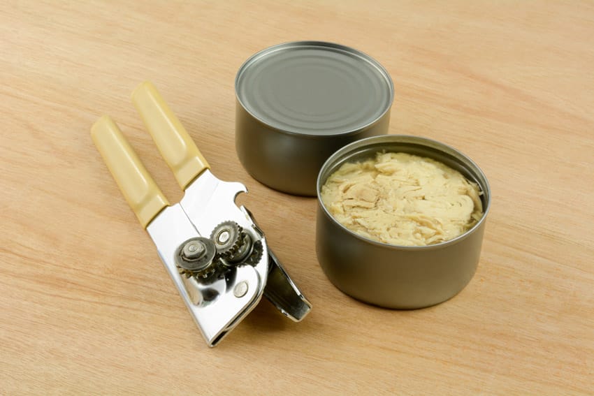 Can opener with plastic handle