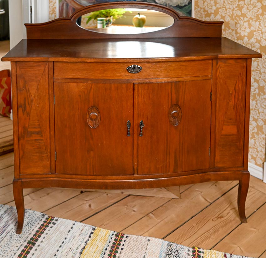 Dry sink cabinet made of cabinet with mirror