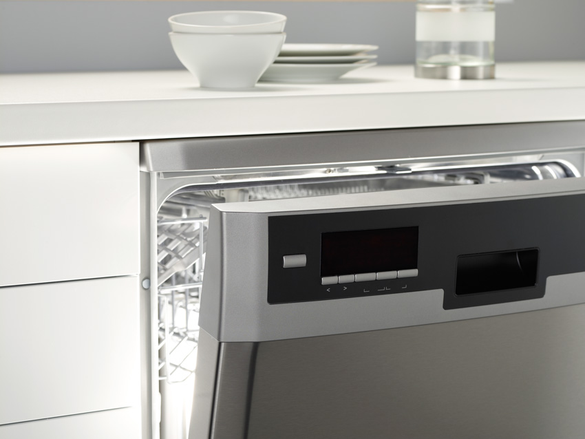 Front control dishwasher for kitchens