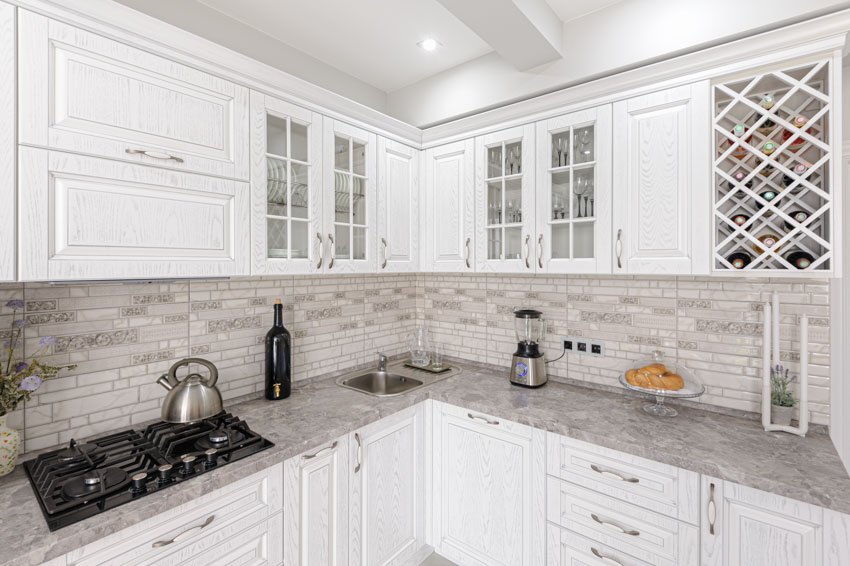 Kitchen with porcelain tile 