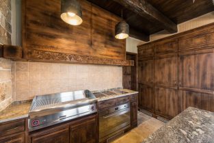 Travertine Kitchen Backsplash (Designs & Pros and Cons)