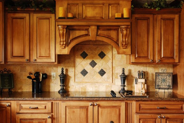 Travertine Kitchen Backsplash (Designs & Pros and Cons)