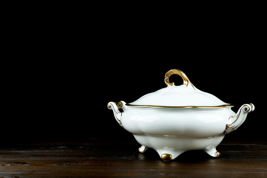 Porcelain tureen for dining rooms