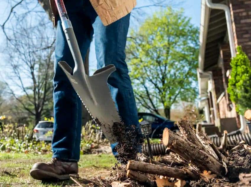 Root shovel for gardens and outdoor areas