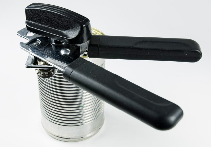 Side cut can opener for kitchens