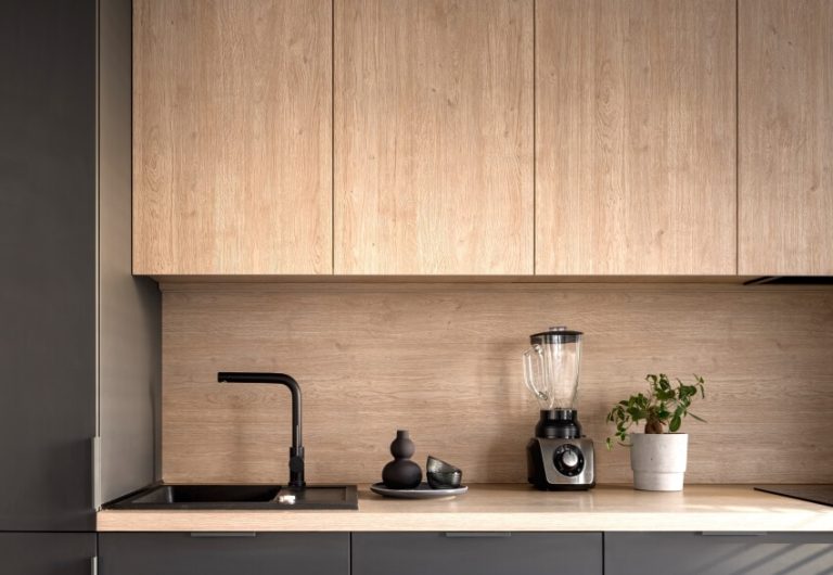 Wood Kitchen Backsplash (17 Ideas & Pros and Cons)