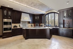 Travertine Kitchen Backsplash (Designs & Pros and Cons) - Designing Idea