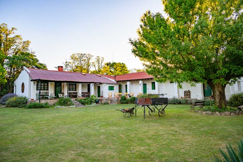 Spanish-style ranch with red roof