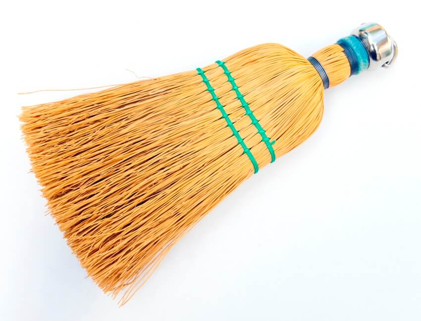 Whisk broom with straw bristles