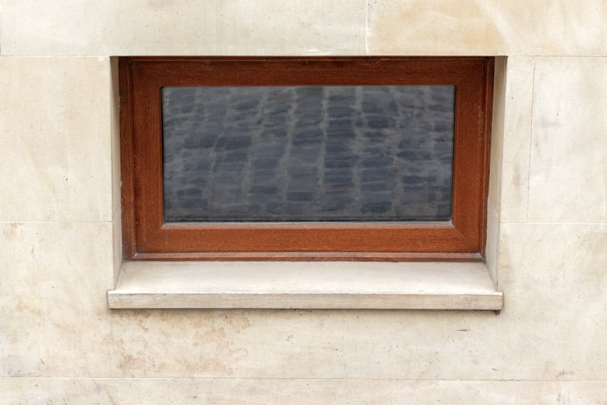 Fixed window for basements