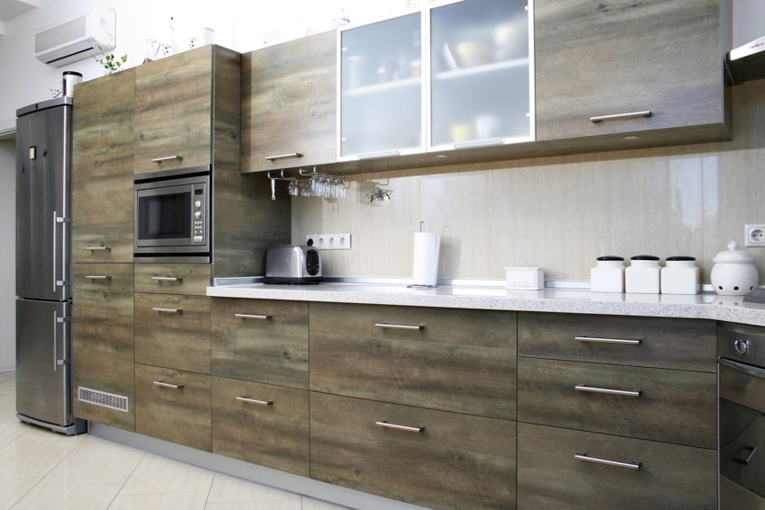 Kitchen with backsplash with vertical backsplash, cabinets and refrigerator